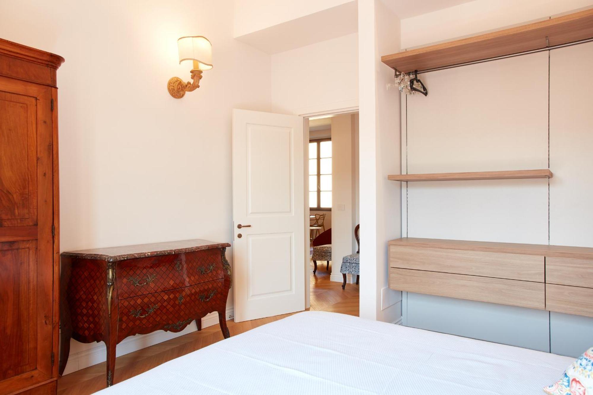 Servi Elegant With Terrace Apartment